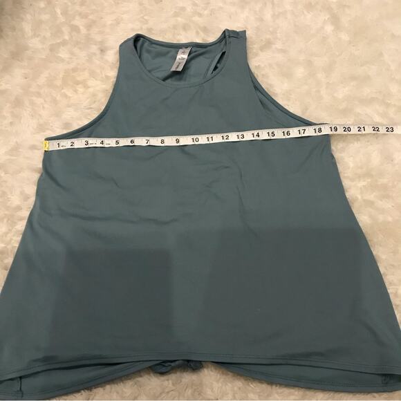 Yogalicious tank athletic top size medium - Picture 4 of 5